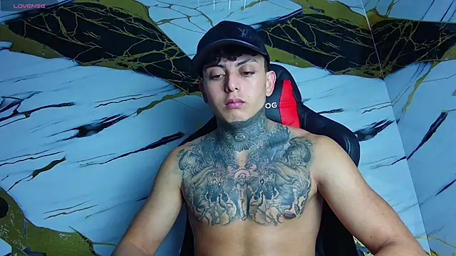 Snapshot of Kevin22_222 chatting on February 28, 3:37 am Kevin22 222 online show from February 28, 3:37 am