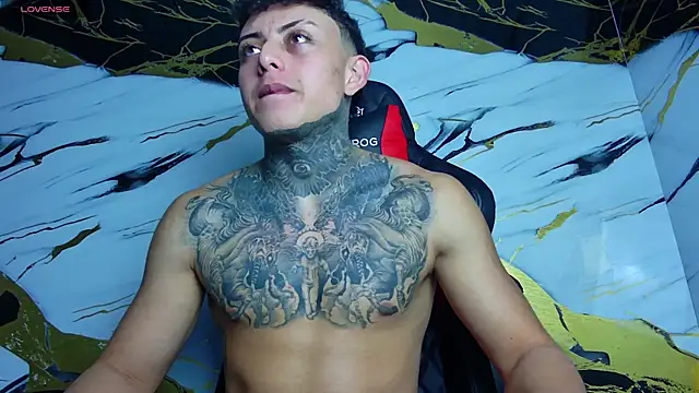 Snapshot of Kevin22_222 chatting on March 1, 6:13 am Kevin22 222 online show from March 1, 6:13 am