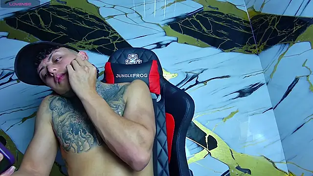 Snapshot of Kevin22_222 chatting on March 2, 1:47 am Kevin22 222 online show from March 2, 1:47 am