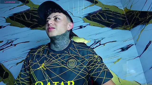 Snapshot of Kevin22_222 chatting on March 2, 4:50 am Kevin22 222 online show from March 2, 4:50 am