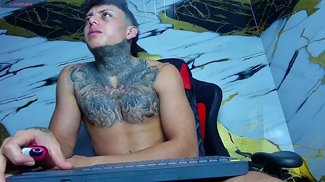 Snapshot of Kevin22_222 chatting on March 2, 10:56 am Kevin22 222 online show from March 2, 10:56 am