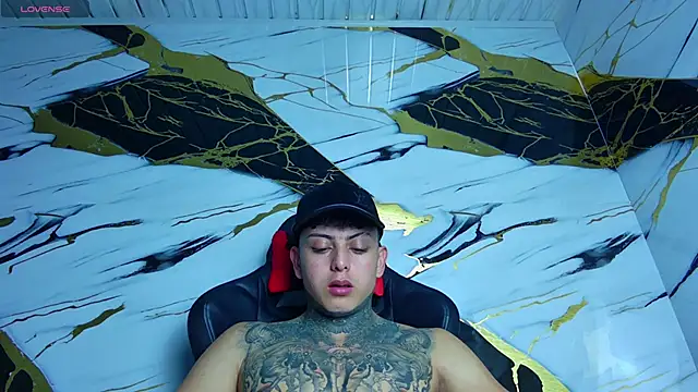 Snapshot of Kevin22_222 chatting on March 2, 10:16 pm Kevin22 222 online show from March 2, 10:16 pm