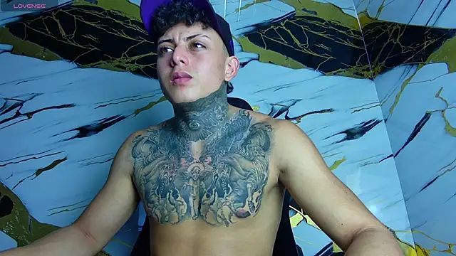 Snapshot of Kevin22_222 chatting on March 3, 9:59 pm Kevin22 222 online show from March 3, 9:59 pm