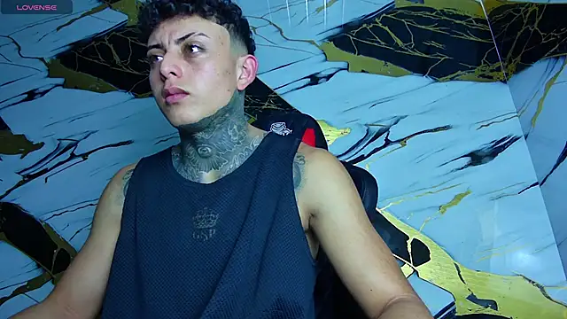 Snapshot of Kevin22_222 chatting on March 13, 10:32 pm Kevin22 222 online show from March 13, 10:32 pm