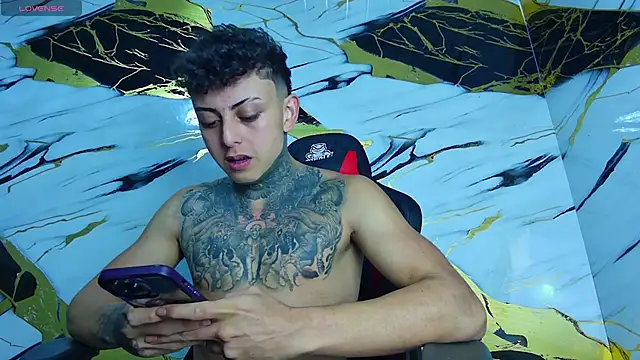 Snapshot of Kevin22_222 chatting on March 15, 1:19 am Kevin22 222 online show from March 15, 1:19 am