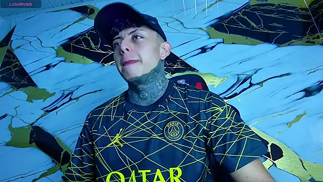 Snapshot of Kevin22_222 chatting on March 15, 11:28 pm Kevin22 222 online show from March 15, 11:28 pm