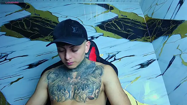 Snapshot of Kevin22_222 chatting on March 17, 1:24 am Kevin22 222 online show from March 17, 1:24 am