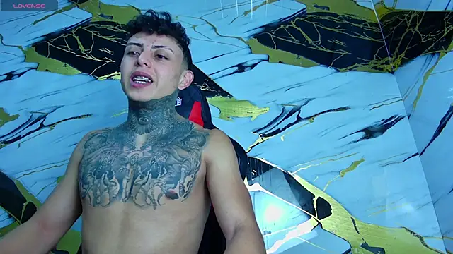 Snapshot of Kevin22_222 chatting on March 18, 6:57 am Kevin22 222 online show from March 18, 6:57 am