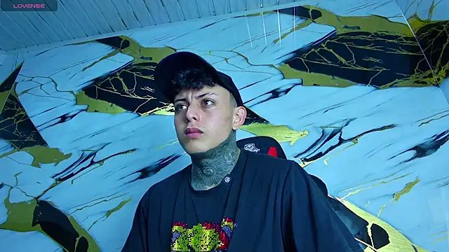 Snapshot of Kevin22_222 chatting on March 18, 9:53 pm Kevin22 222 online show from March 18, 9:53 pm