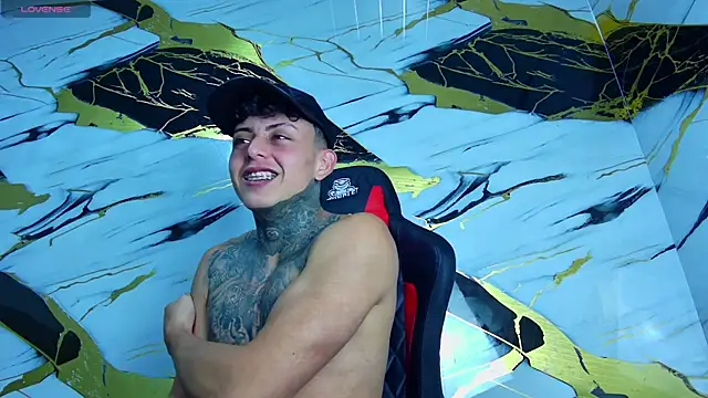 Snapshot of Kevin22_222 chatting on March 19, 4:03 am Kevin22 222 online show from March 19, 4:03 am