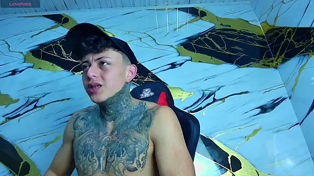 Snapshot of Kevin22_222 chatting on March 19, 5:17 pm Kevin22 222 online show from March 19, 5:17 pm