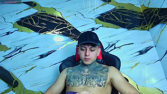 Snapshot of Kevin22_222 chatting on March 19, 8:22 pm Kevin22 222 online show from March 19, 8:22 pm