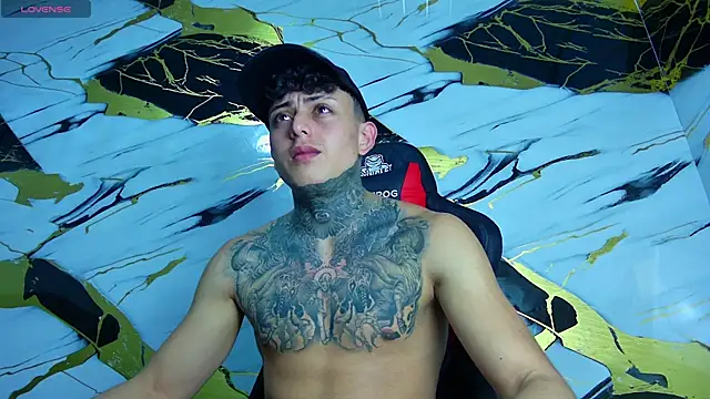 Snapshot of Kevin22_222 chatting on March 19, 11:36 pm Kevin22 222 online show from March 19, 11:36 pm