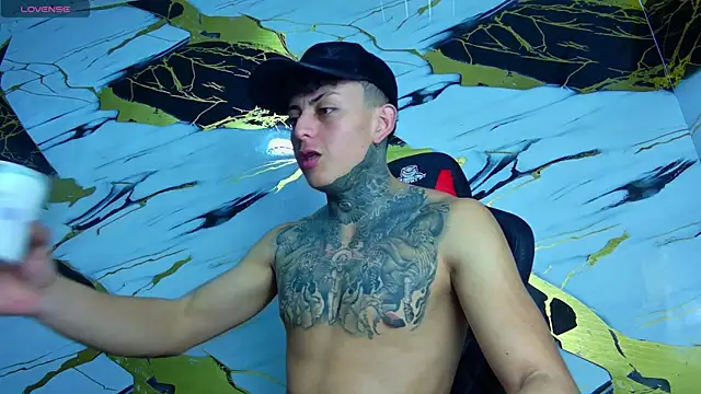 Snapshot of Kevin22_222 chatting on March 20, 9:46 pm Kevin22 222 online show from March 20, 9:46 pm