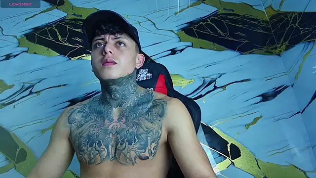 Snapshot of Kevin22_222 chatting on March 23, 1:53 am Kevin22 222 online show from March 23, 1:53 am