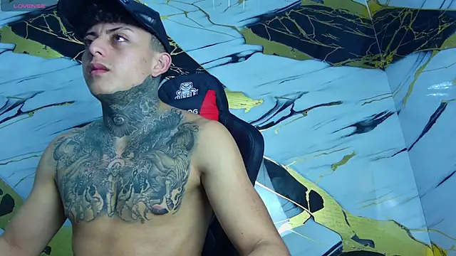 Snapshot of Kevin22_222 chatting on March 23, 5:00 am Kevin22 222 online show from March 23, 5:00 am