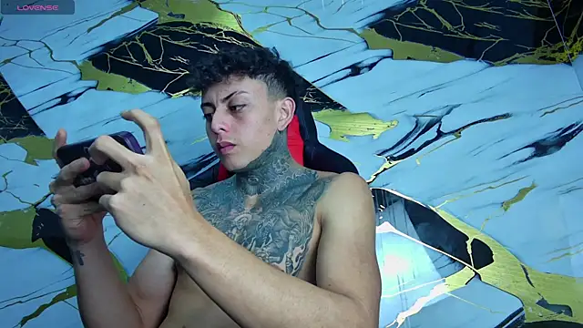 Snapshot of Kevin22_222 chatting on March 23, 8:04 am Kevin22 222 online show from March 23, 8:04 am