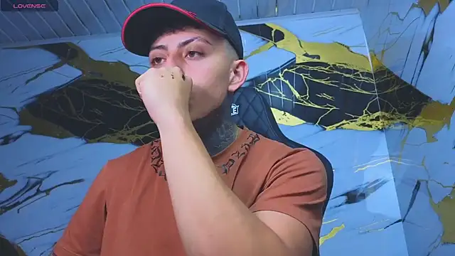 Snapshot of Kevin22_222 chatting on September 30, 4:28 am Kevin22 222 online show from September 30, 4:28 am