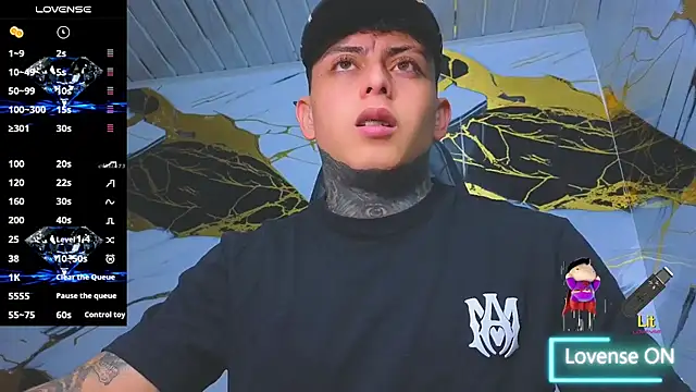 Snapshot of Kevin22_222 chatting on October 9, 4:54 am Kevin22 222 online show from October 9, 4:54 am