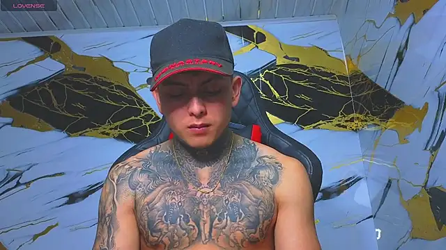 Snapshot of Kevin22_222 chatting on October 10, 5:28 am Kevin22 222 online show from October 10, 5:28 am