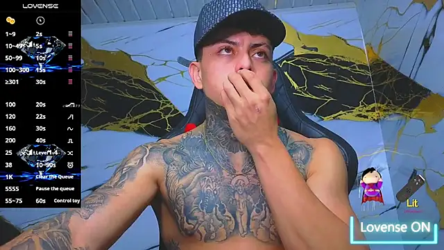 Snapshot of Kevin22_222 chatting on October 12, 6:34 am Kevin22 222 online show from October 12, 6:34 am