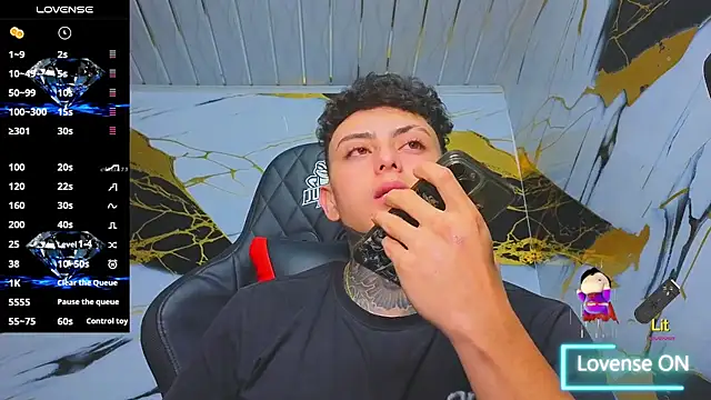 Snapshot of Kevin22_222 chatting on October 14, 6:03 am Kevin22 222 online show from October 14, 6:03 am