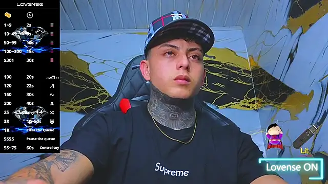 Snapshot of Kevin22_222 chatting on October 17, 6:38 am Kevin22 222 online show from October 17, 6:38 am