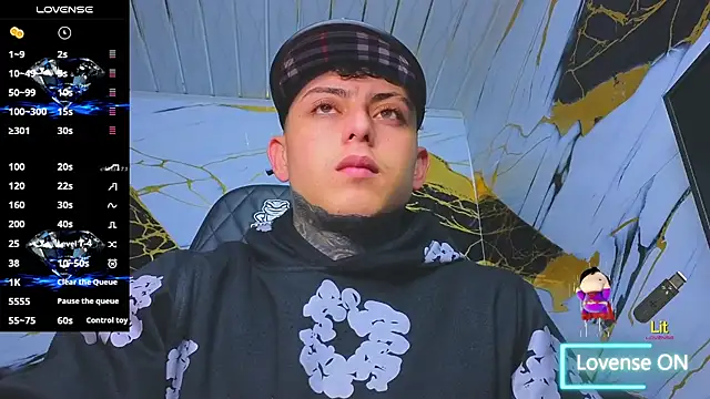 Snapshot of Kevin22_222 chatting on October 19, 6:14 am Kevin22 222 online show from October 19, 6:14 am