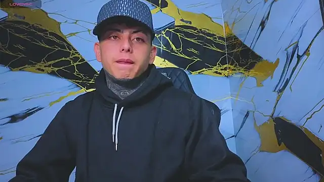 Snapshot of Kevin22_222 chatting on October 25, 4:09 am Kevin22 222 online show from October 25, 4:09 am