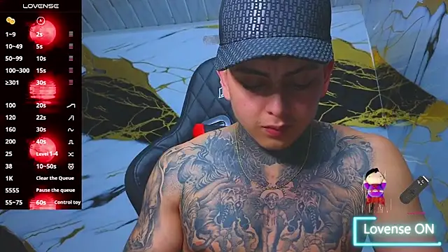 Snapshot of Kevin22_222 chatting on October 27, 3:10 am Kevin22 222 online show from October 27, 3:10 am