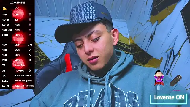 Snapshot of Kevin22_222 chatting on October 30, 4:14 am Kevin22 222 online show from October 30, 4:14 am