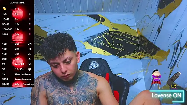 Snapshot of Kevin22_222 chatting on November 9, 3:05 am Kevin22 222 online show from November 9, 3:05 am