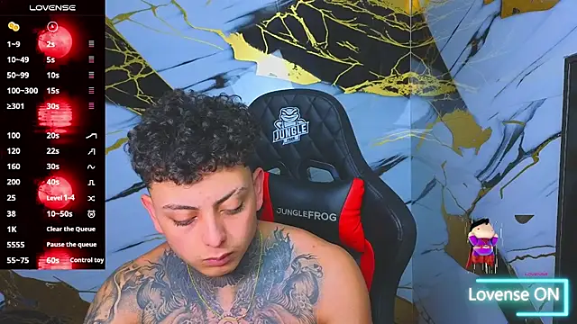 Snapshot of Kevin22_222 chatting on November 11, 3:06 am Kevin22 222 online show from November 11, 3:06 am