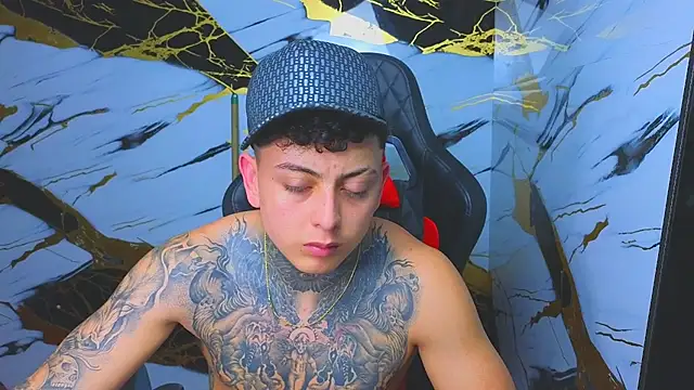 Snapshot of Kevin22_222 chatting on November 12, 4:57 am Kevin22 222 online show from November 12, 4:57 am