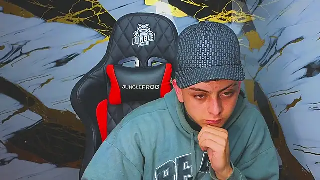 Snapshot of Kevin22_222 chatting on November 13, 5:17 am Kevin22 222 online show from November 13, 5:17 am