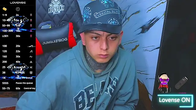 Snapshot of Kevin22_222 chatting on November 14, 5:06 am Kevin22 222 online show from November 14, 5:06 am