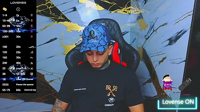 Snapshot of Kevin22_222 chatting on November 16, 4:29 am Kevin22 222 online show from November 16, 4:29 am