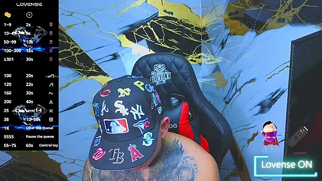 Snapshot of Kevin22_222 chatting on November 18, 5:45 am Kevin22 222 online show from November 18, 5:45 am