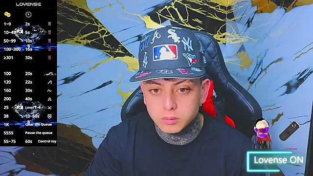 Snapshot of Kevin22_222 chatting on November 19, 4:01 am Kevin22 222 online show from November 19, 4:01 am