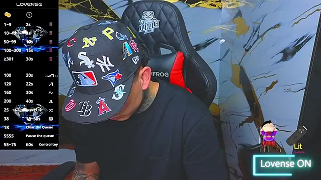 Snapshot of Kevin22_222 chatting on November 22, 6:12 am Kevin22 222 online show from November 22, 6:12 am