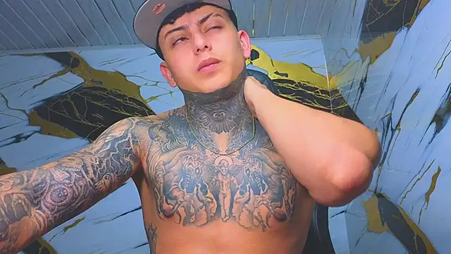 Snapshot of Kevin22_222 chatting on December 4, 4:44 am Kevin22 222 online show from December 4, 4:44 am