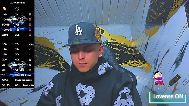 Snapshot of Kevin22_222 chatting on December 5, 3:48 am Kevin22 222 online show from December 5, 3:48 am