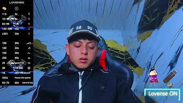 Snapshot of Kevin22_222 chatting on December 20, 3:57 am Kevin22 222 online show from December 20, 3:57 am