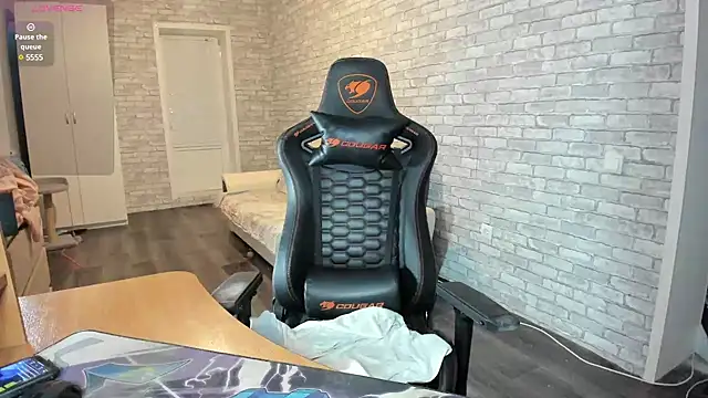 iliaskrislove online show from March 17, 8:19 pm