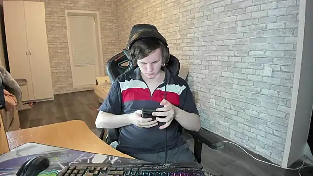 iliaskrislove online show from March 19, 8:11 pm