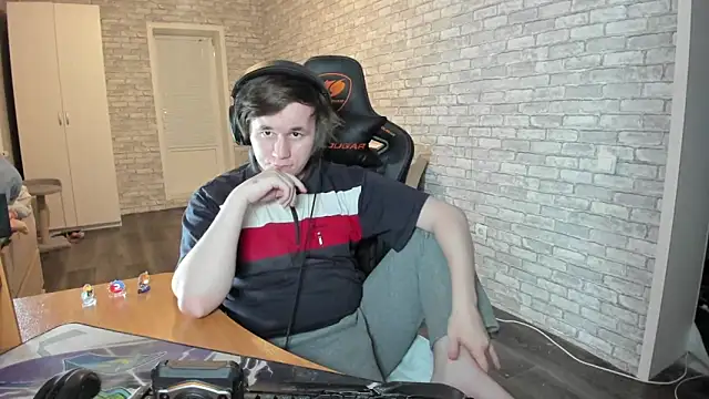 iliaskrislove online show from March 21, 6:40 pm