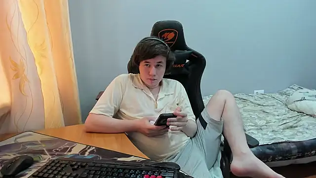 iliaskrislove online show from September 15, 9:42 am