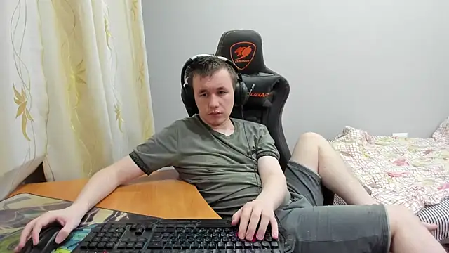 iliaskrislove online show from November 18, 2:43 pm