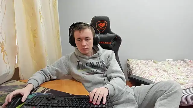 iliaskrislove online show from December 2, 5:02 am