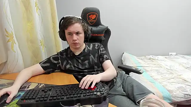 iliaskrislove online show from March 18, 1:42 am